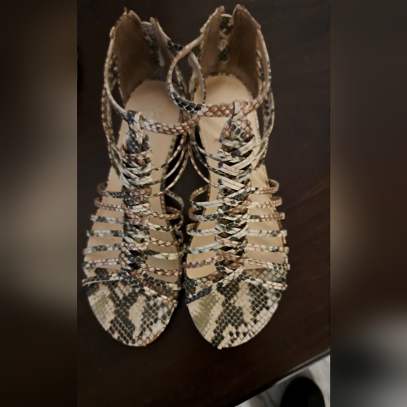 A lovely pair of leopard design sandals. - Picture 5 of 5